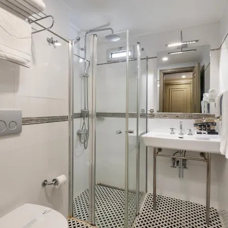 Ξενοδοχείο Reo - Ex Pacco 4*